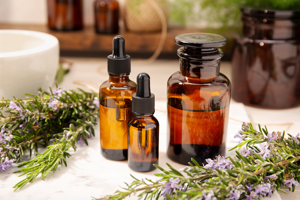 Herbal,Essential,Oil,On,Vintage,Apothecary,Bottles.,Alternative,Medicine,,Skin